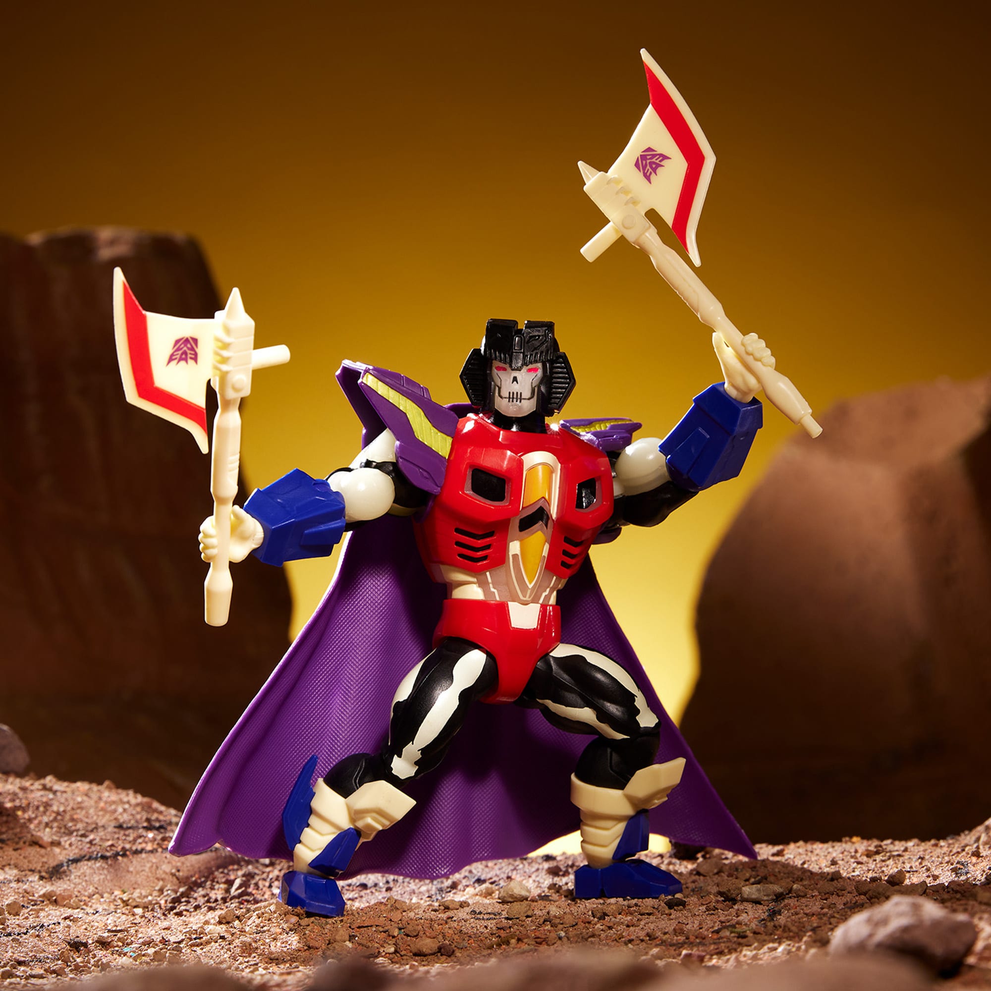 Masters of the Universe x Transformers Starscream Armor Scare Glow Action Figure